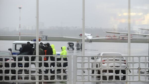 Members of operative services are seen at the airport of Rostov-On-Don, the point of destination of a Flydubai Boeing 737-800 which crashed in Rostov-On-Don, Russia, March 19, 2016. - Sputnik International