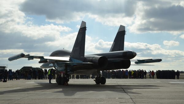 Pilots of Russian Su-34 bomber jets from Syria welcomed at an airbase in Russia's Voronezh region. - Sputnik International
