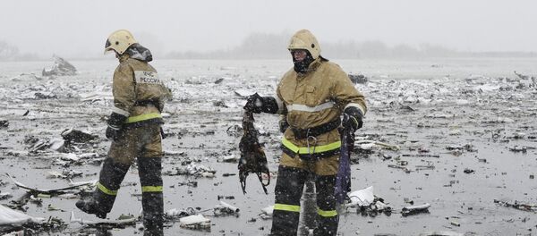 Emergencies Ministry members work at the crash site of a Boeing 737-800 Flight FZ981 operated by Dubai-based budget carrier Flydubai, at the airport of Rostov-On-Don, Russia, March 19, 2016. Emergencies Ministry members work at the crash site of a Boeing 737-800 Flight FZ981 operated by Dubai-based budget carrier Flydubai, at the airport of Rostov-On-Don, Russia, March 19, 2016. - Sputnik International