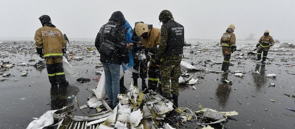 Emergencies Ministry members work at the crash site of a Boeing 737-800 Flight FZ981 operated by Dubai-based budget carrier Flydubai, at the airport of Rostov-On-Don, Russia, March 19, 2016. Emergencies Ministry members work at the crash site of a Boeing 737-800 Flight FZ981 operated by Dubai-based budget carrier Flydubai, at the airport of Rostov-On-Don, Russia, March 19, 2016. - Sputnik International