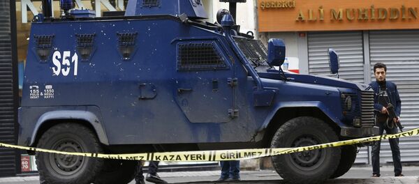 Police secure the area following a suicide bombing in a major shopping and tourist district in central Istanbul March 19, 2016. Police secure the area following a suicide bombing in a major shopping and tourist district in central Istanbul March 19, 2016. - Sputnik International
