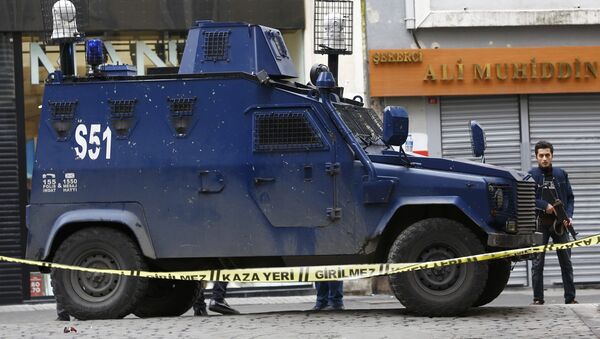 Police secure the area following a suicide bombing in a major shopping and tourist district in central Istanbul March 19, 2016. - Sputnik International