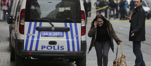 A woman reacts following a suicide bombing in a major shopping and tourist district in central Istanbul March 19, 2016. - Sputnik International