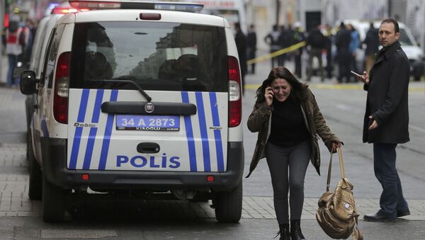 A woman reacts following a suicide bombing in a major shopping and tourist district in central Istanbul March 19, 2016. - Sputnik International