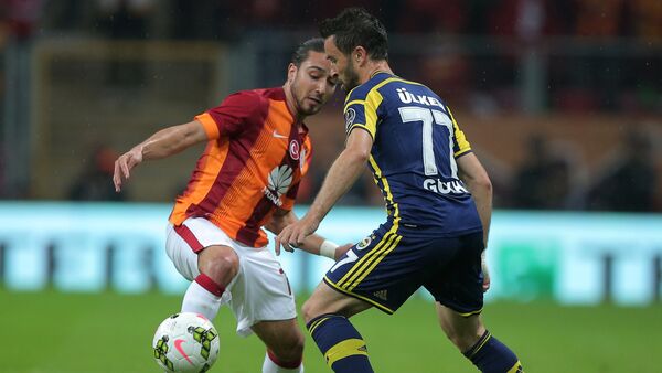 Galatasaray's Tarik Camdal, left, and Gokhan Gonul of Fenerbahce fight for the ball during their Turkish League soccer derby match at the TT Arena stadium in Istanbul, Turkey. (File) - Sputnik International