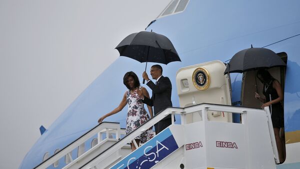 President Barack Obama and his wife Michelle exit Air Force One as they arrive at Havana's international airport for a three-day trip, in Havana March 20, 2016 - Sputnik International