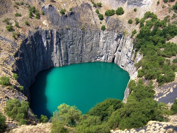 Open-pit diamond mine (known as the Big Hole or Kimberley Mine) in Kimberley, South Africa. Open-pit diamond mine (known as the Big Hole or Kimberley Mine) in Kimberley, South Africa. - Sputnik International