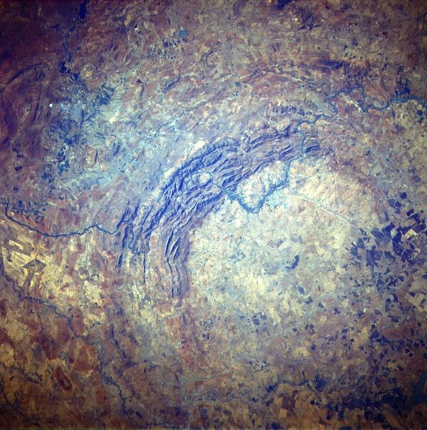 The multiple-ringed Vredefort Crater The multiple-ringed Vredefort Crater - Sputnik International