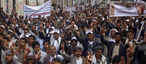 Shiite rebels, known as Houthis protest against Saudi-led airstrikes, in Sanaa, Yemen, Friday, March 18, 2016. Shiite rebels, known as Houthis protest against Saudi-led airstrikes, in Sanaa, Yemen, Friday, March 18, 2016. - Sputnik International