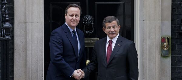 British Prime Minister David Cameron (L) shakes hands with Turkish Prime Minister Ahmet Davutoglu on the steps of No 10 Downing Street in central London on Janurary 18, 2016. British Prime Minister David Cameron (L) shakes hands with Turkish Prime Minister Ahmet Davutoglu on the steps of No 10 Downing Street in central London on Janurary 18, 2016. - Sputnik International