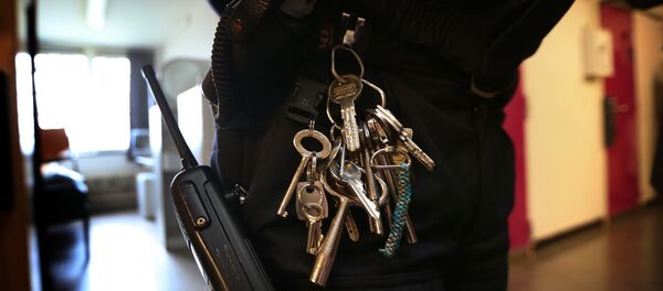 This picture taken on March 2, 2015 shows a member of prison staff standing outside a cell at the Norgerhaven prison in Veenhuizen, The Netherlands This picture taken on March 2, 2015 shows a member of prison staff standing outside a cell at the Norgerhaven prison in Veenhuizen, The Netherlands - Sputnik International