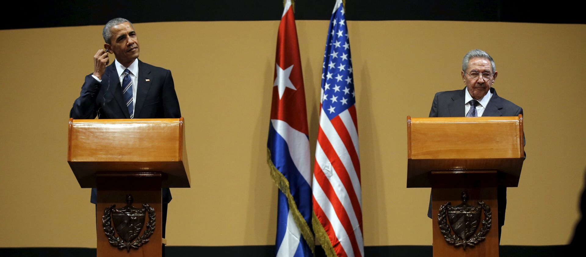 U.S. President Barack Obama and Cuban President Raul Castro attend a news conference as part of President Obama's three-day visit to Cuba, in Havana March 21, 2016 - Sputnik International, 1920, 22.03.2016
