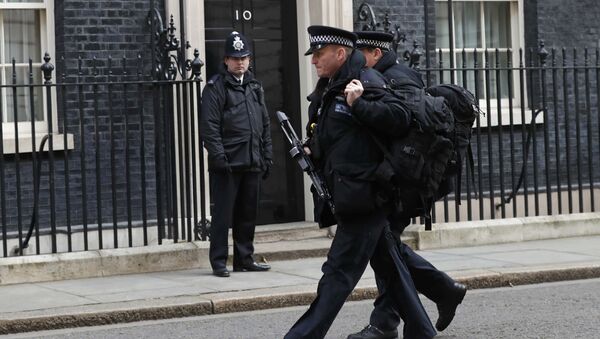 Armed police walk along Downing Street in London, Britain March 22, 2016 - Sputnik International