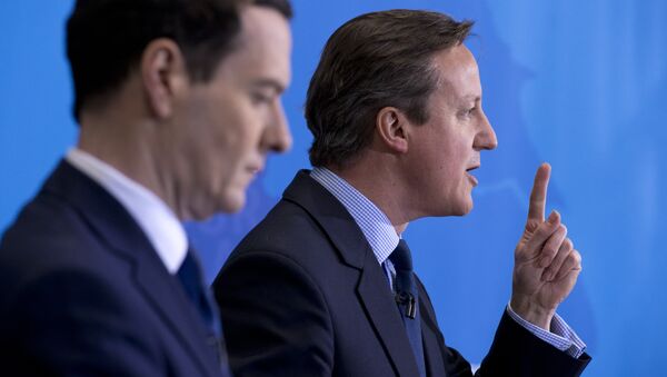 British Prime Minister and leader of the Conservative Party, David Cameron (R), speaks next to Conservative Chancellor of the Exchequer George Osborne (L) on April 20, 2015. - Sputnik International