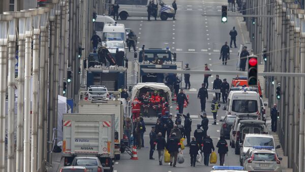 Belgian police and emergency personnel work near the Maalbeek metro station following an explosion in Brussels, Belgium, March 22, 2016 - Sputnik International