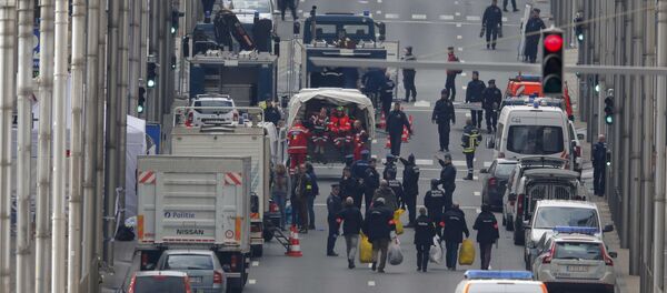 Belgian police and emergency personnel work near the Maalbeek metro station following an explosion in Brussels, Belgium, March 22, 2016 - Sputnik International