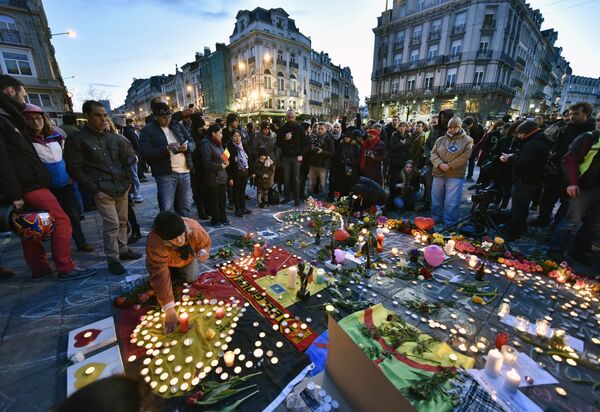 People bring flowers and candles to mourn at the Place de la Bourse in the center of Brussels. People bring flowers and candles to mourn at the Place de la Bourse in the center of Brussels. - Sputnik International