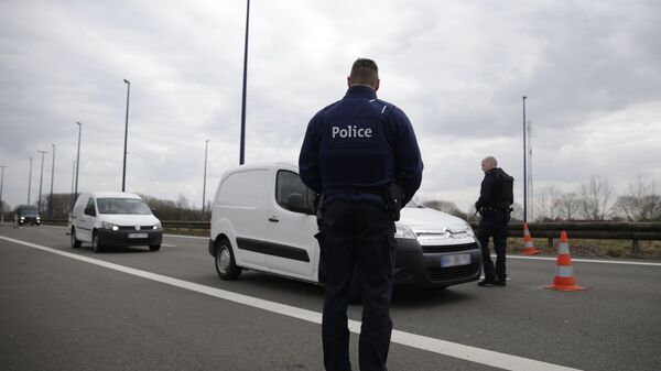 Belgian police officers check vehicles at the French-Belgian border, northern France, on March 22, 2016 - Sputnik International