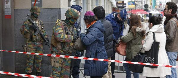Belgian troops search people entering a subway station following Tuesday's bomb attacks in Brussels, Belgium, March 23, 2016 Belgian troops search people entering a subway station following Tuesday's bomb attacks in Brussels, Belgium, March 23, 2016 - Sputnik International