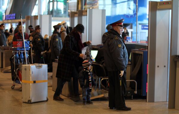 Passengers undergoing security check at the Domodedovo Airport's entrance, before they enter they enter the airport terminal. Passengers undergoing security check at the Domodedovo Airport's entrance, before they enter they enter the airport terminal. - Sputnik International