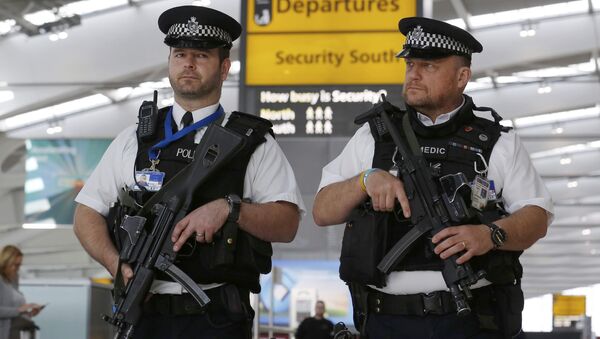 Armed police patrol at Terminal 5, Heathrow Airport in London, Britain March 22, 2016. - Sputnik International