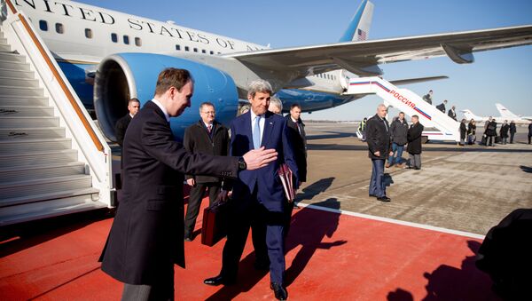 Secretary of State John Kerry arrives at Vnukovo International Airport in Moscow, Russia, Wednesday, March 23, 2016 - Sputnik International
