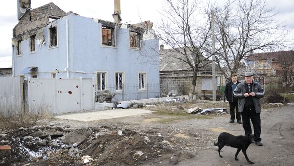 A destroyed house in Donetsk - Sputnik International