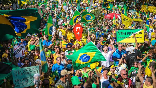 Demonstrators take part in a protest demanding the resignation of Brazilian President Dilma Rousseff, on March 13, 2016 in Porto Alegre, southern Brazil - Sputnik International