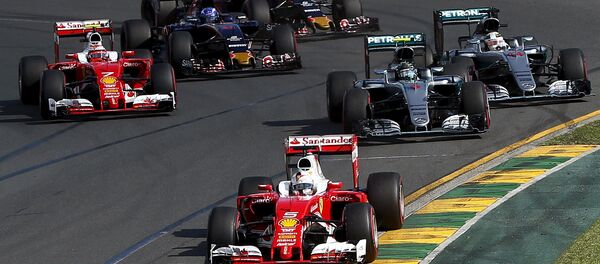 Ferrari F1 driver Sebastian Vettel leads the pack during the start of the Australian Formula One Grand Prix in Melbourne - Sputnik International