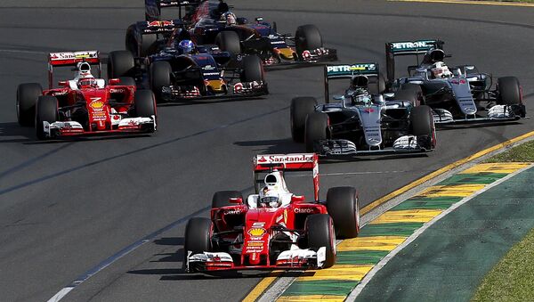 Ferrari F1 driver Sebastian Vettel leads the pack during the start of the Australian Formula One Grand Prix in Melbourne - Sputnik International