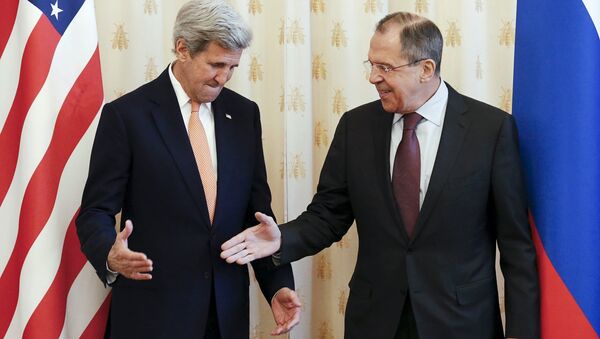 Russian Foreign Minister Sergei Lavrov (R) shakes hands with U.S. Secretary of State John Kerry during a meeting in Moscow, Russia, March 24, 2016 - Sputnik International