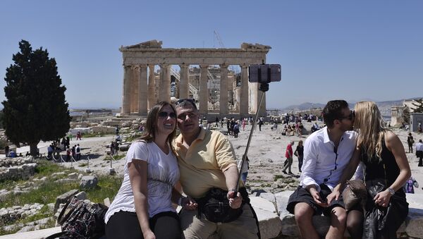 Tourists take pictures while visiting the Acropolis in Athens on April 3, 2015 - Sputnik International