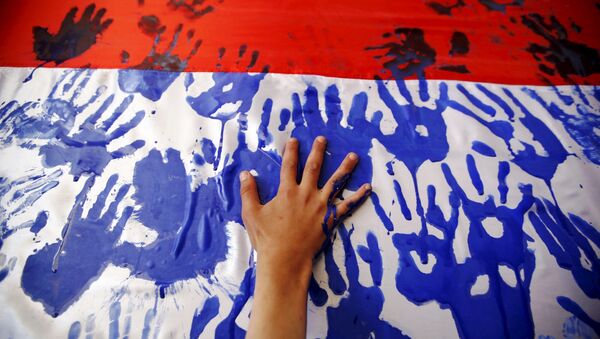 Hand prints on a Yemeni flag during a gathering held by Houthi loyalists against Saudi-led air strikes in Yemen's capital Sanaa March 9, 2016. - Sputnik International