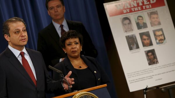 Manhattan U.S. Attorney Preet Bharara (L-R), Federal Bureau of Investigation Director James Comey and U.S. Attorney General Loretta Lynch hold a news conference to announce indictments on Iranian hackers for a coordinated campaign of cyber attacks in 2012 and 2013 on several U.S. banks and a New York dam, at the Justice Department in Washington March 24, 2016 - Sputnik International