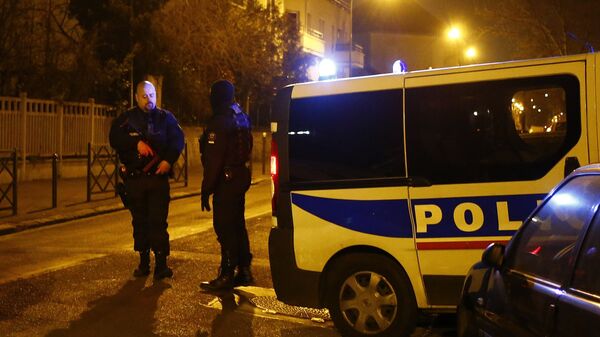 Police officers block a street in Argenteuil, northwest of Paris, late Thursday March 24, 2016. - Sputnik International