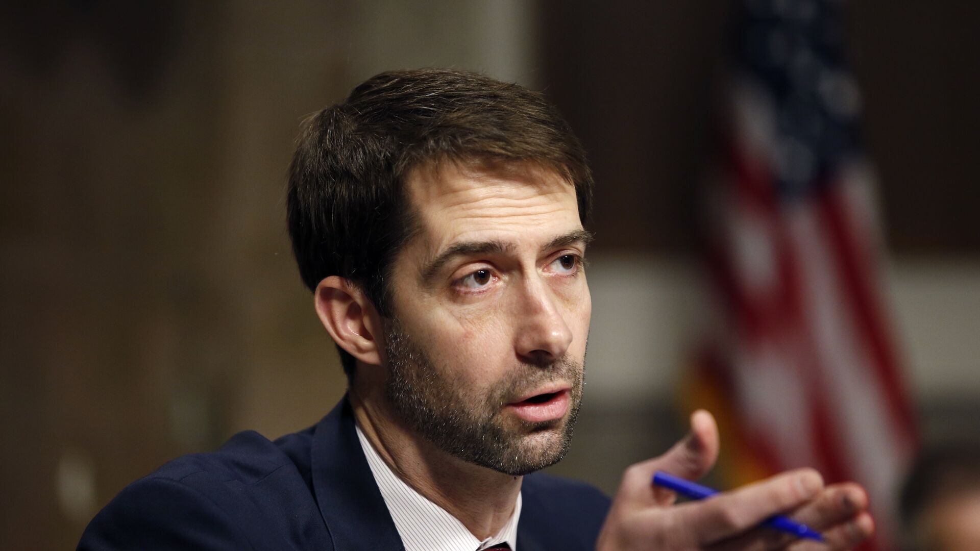 Sen. Tom Cotton, R-Ark., questions Army Lt. Gen. John Nicholson Jr., as he testifies on Capitol Hill in Washington, Thursday, Jan. 28, 2016, before the the Senate Armed Services Committee hearing considering his promotion to General, Commander, Resolute Support.  - Sputnik International, 1920, 10.09.2021