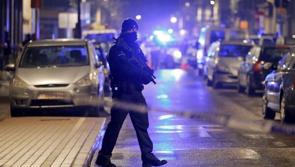 This file photo shows a masked Belgian police takes part in police operations in Schaerbeek following Tuesday's bomb attacks in Brussels, Belgium, March 25, 2016. - Sputnik International