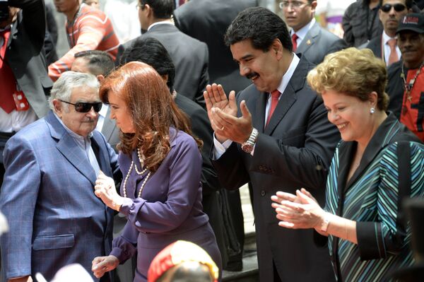 Argentine President Cristina Kirchner (2nd-L) and Uruguay's Jose Mujica (L) as Venezuela's Nicolas Maduro (2nd-R) and Brazil's Dilma Rousseff applaud during the Mercosur Summit in Caracas. file photo  - Sputnik International