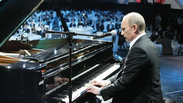 Russian President Vladimir Putin (then Prime Minister) plays the piano at a charity concert for children stricken with cancer and eye diseases held at St. Petersburg's Ice Palace, December 10, 2010. - Sputnik International