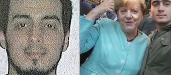 Merkel and refugee selfie Merkel and refugee selfie - Sputnik International