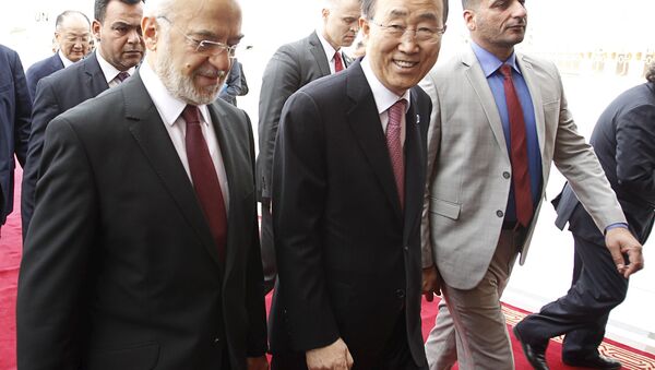 United Nations Secretary-General Ban Ki-moon (C) walks with Iraqi Foreign Minister Ibrahim al-Jaafari after arriving at Baghdad International Airport, Iraq March 26, 2016. - Sputnik International