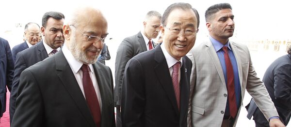 United Nations Secretary-General Ban Ki-moon (C) walks with Iraqi Foreign Minister Ibrahim al-Jaafari after arriving at Baghdad International Airport, Iraq March 26, 2016. - Sputnik International