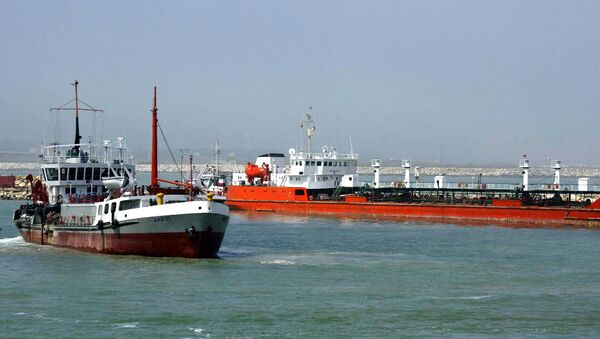 An Iranian oil tanker is seen floating on the Caspian Sea - Sputnik International