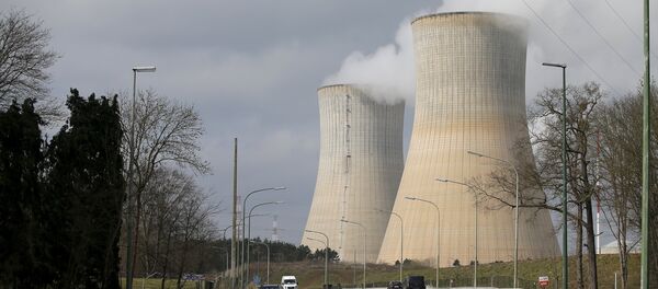 Steam escapes from the cooling tower of the Tihange nuclear power station, one of the two large-scale nuclear power plants in Belgium, March 26, 2016. - Sputnik International