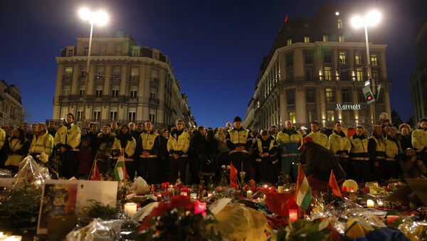 Rescue workers in yellow vests gather at the Place de la Bourse to pay tribute to the victims of Tuesday's bomb attacks in Brussels, Belgium, March 25, 2016. - Sputnik International