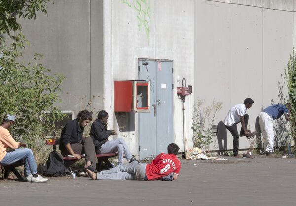 Migrants rest in the grounds of the Guillaume-Bude secondary school building in Paris. (File) Migrants rest in the grounds of the Guillaume-Bude secondary school building in Paris. (File) - Sputnik International