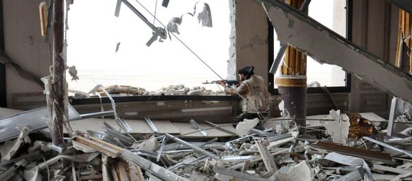 Syrian government soldier takes his position inside a damaged palace, at the entrance of Palmyra, central Syria. Syrian government forces recaptured a Mamluk-era citadel in Palmyra from the extremist Islamic State group on Friday, Syrian state media and monitoring groups said, as the fierce battle for control of the historic town entered its third day. - Sputnik International