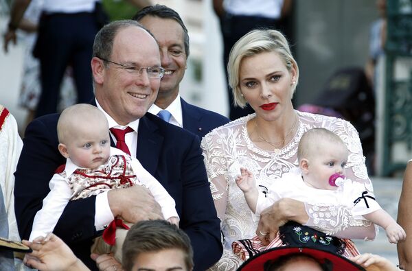 Prince Albert II and his wife Princess Charlene of Monaco arrive with their twins, Prince Jacques and Princess Gabriella, to take part in the traditional Pique Nique Monegasque (Monaco's picnic) in Monaco August 28, 2015. Prince Albert II and his wife Princess Charlene of Monaco arrive with their twins, Prince Jacques and Princess Gabriella, to take part in the traditional Pique Nique Monegasque (Monaco's picnic) in Monaco August 28, 2015. - Sputnik International