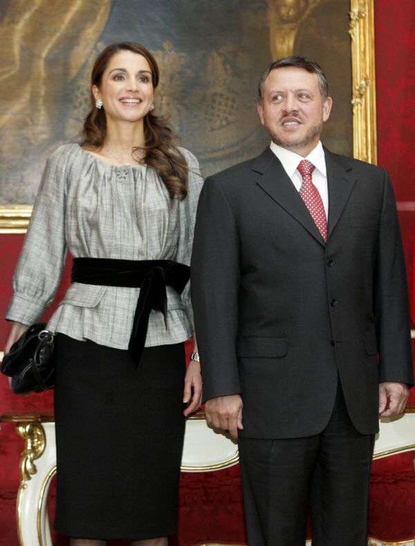 Queen Rania of Jordan and her husband King Abdullah II bin al-Hussein, from left, pose for photographers at Vienna's Hofburg palace, on Wednesday, April 9, 2008. Queen Rania of Jordan and her husband King Abdullah II bin al-Hussein, from left, pose for photographers at Vienna's Hofburg palace, on Wednesday, April 9, 2008. - Sputnik International