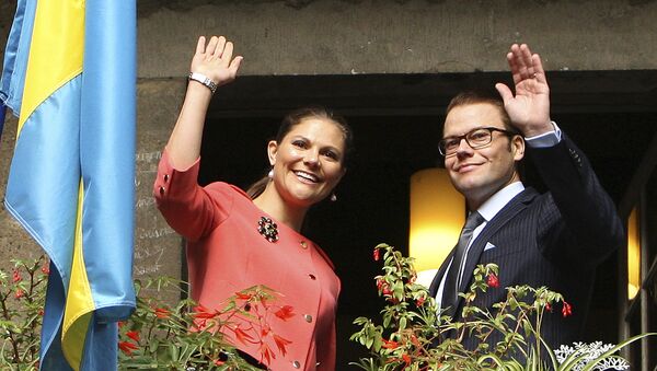 Sweden's Crown Princess Victoria, left and her husband Prince Daniel gesture from the balcony of the Bernadotte museum in Pau, southwestern France, Tuesday, Sept. 28, 2010. - Sputnik International